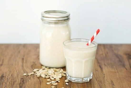 Овсяное молоко — как приготовить полезный напиток